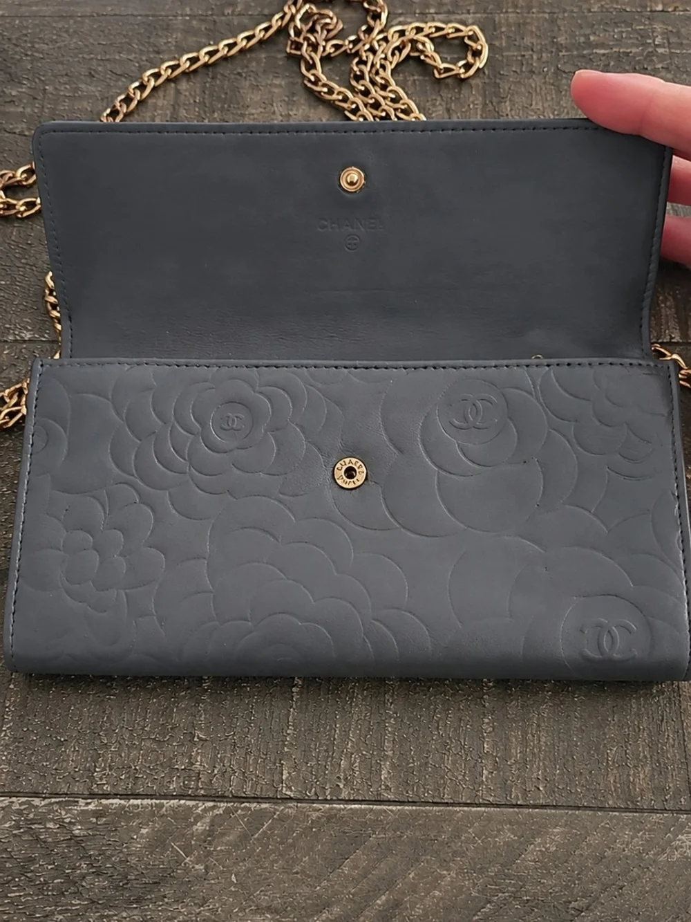 CHANEL wallet chain